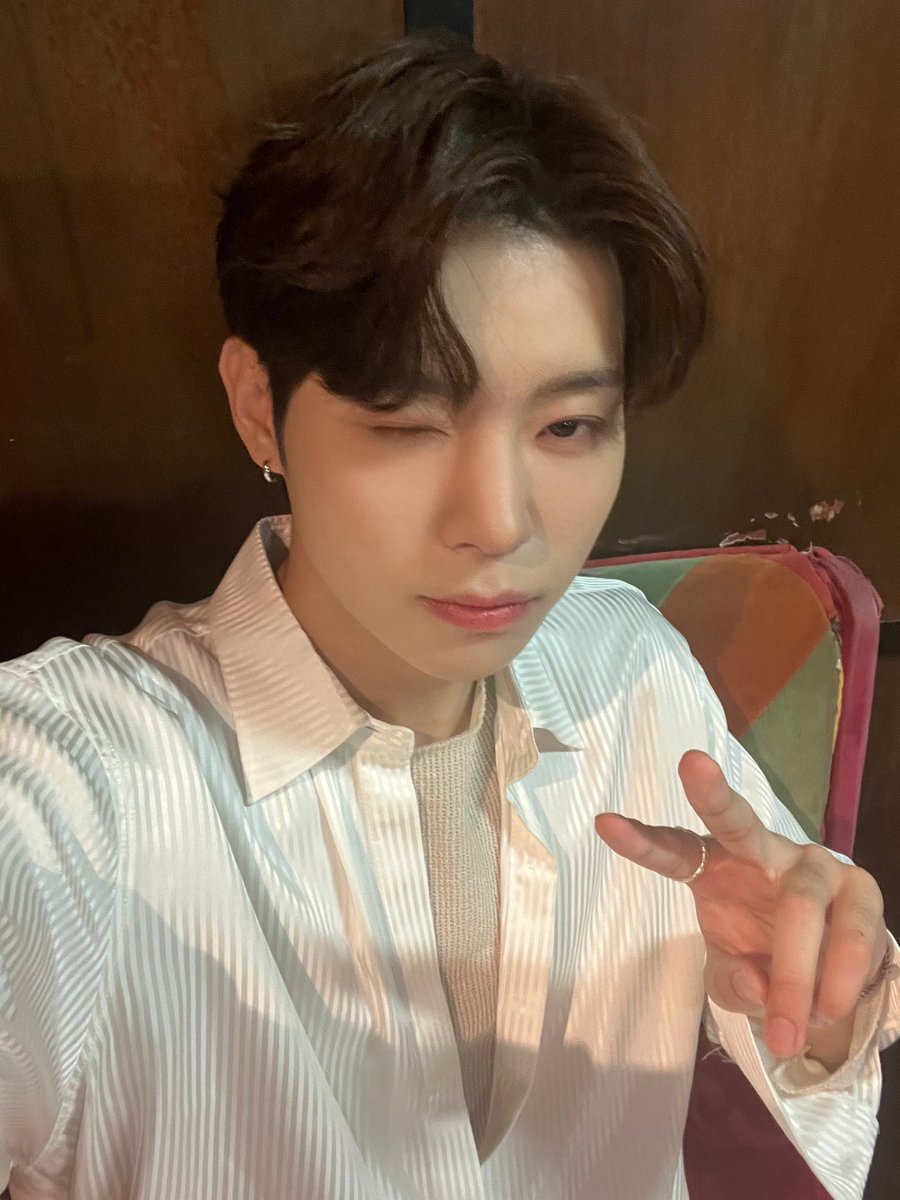WUZO_BLITZERS's tweet photo. [📷][#JINHWA_RAID]
Paris~

#블리처스 #BLITZERS #진화 #JINHWA
#LookingForBLEE_in_Paris https://t.co/jgL4Le5PKY