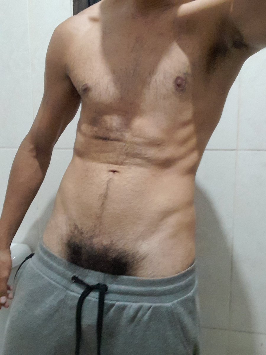 ViadoGuloso's tweet photo. A visão do Dellear quando mandam eu levantar a camiseta na lojinh@ https://t.co/OcFI6jQfHx
