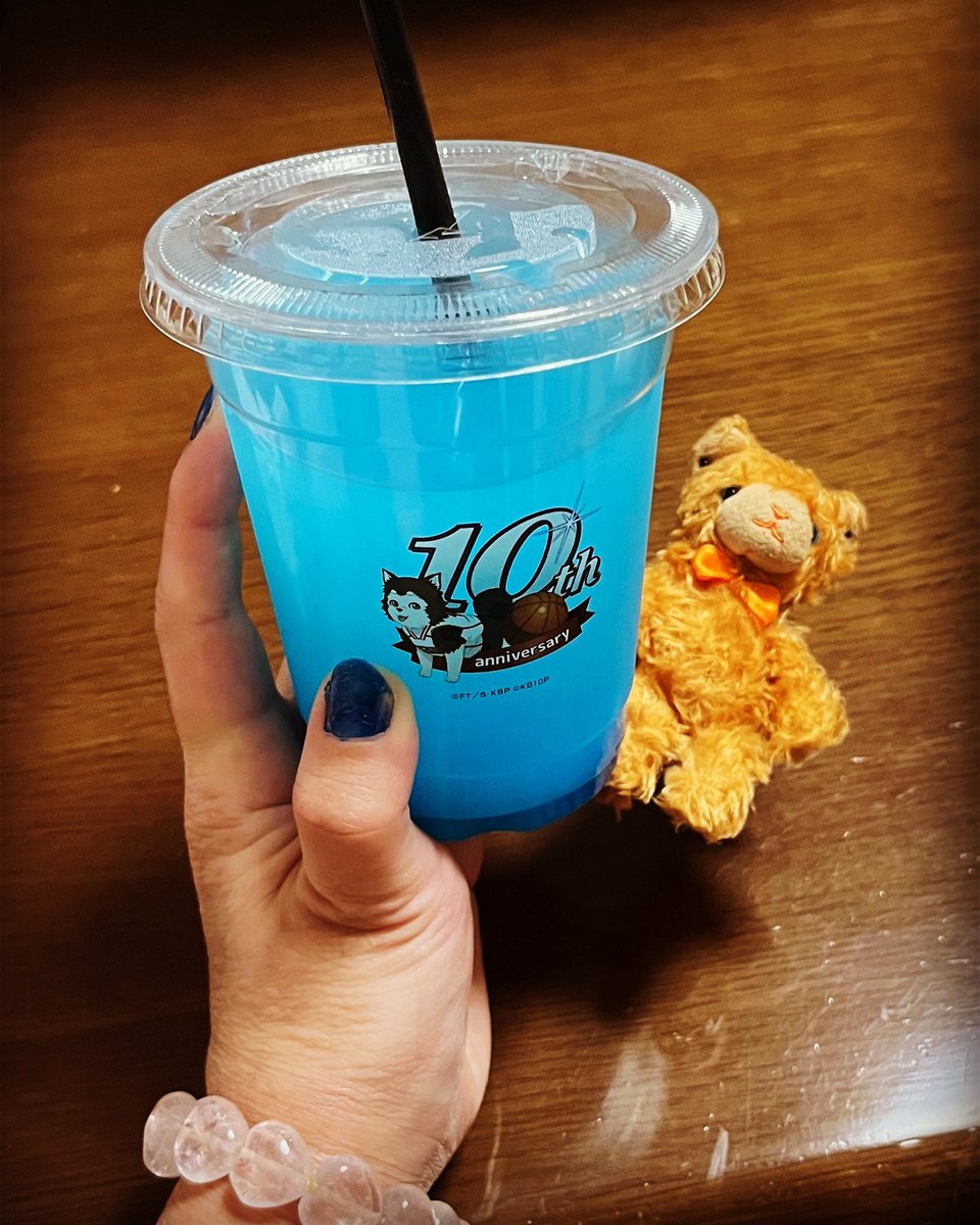 NanameNawa's tweet photo. 急に思い立って、昨日は黒バスカフェのためだけにひらかたパークに行きました🎢
ひとつはその場で飲んで、もうひとつは家に持って帰って飲みました🍹
やっぱりここのコーヒーはわざわざ来る価値ありますね☕️
珈琲が香るしクリームもちゃんと美味しい😋
#黒子のバスケ
#DRIPandDROP
#ひらかたパーク https://t.co/jL6mcNYeD3