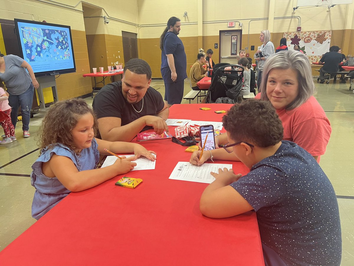 StanWhiteman's tweet photo. #RamsReader night tonight at Highlands Elementary School! @HighlandsSD @remakelearning https://t.co/WM9dlWJHI1