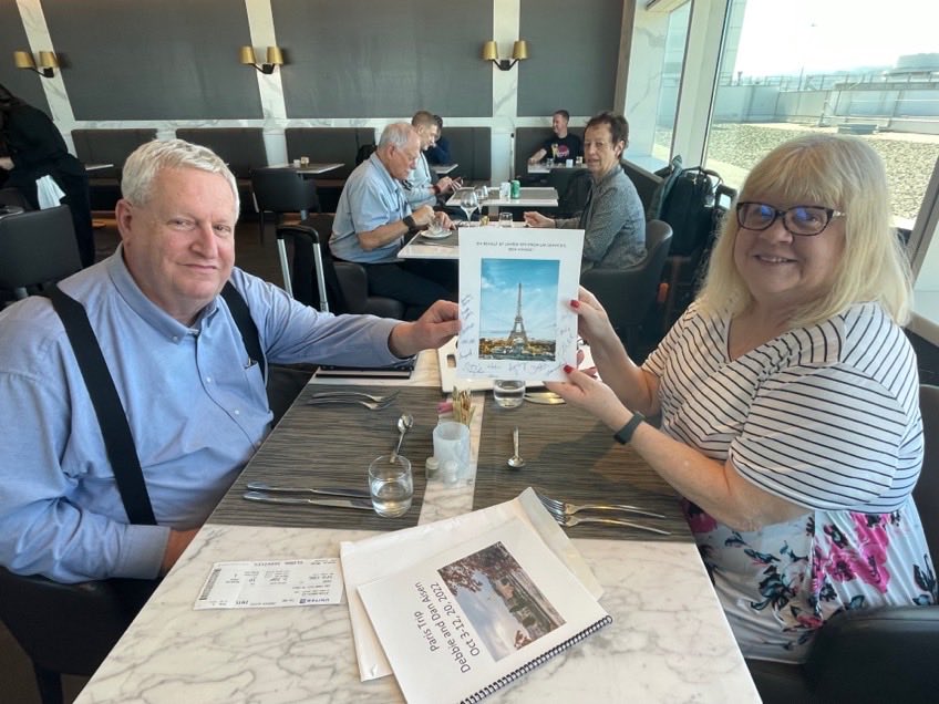 SFO Premium Services & PHX assisted GS customer, surprise his lovely wife with a trip to Paris!#welldoneteam#SFOPokaris ⁦@bythebeach05⁩ ⁦@Akikosan0225⁩ ⁦@KevinMortimer29⁩ ⁦@vjpassa⁩ ⁦@Auggiie69⁩ ⁦@_BeingUnited⁩ ⁦⁦@united⁩ ⁦