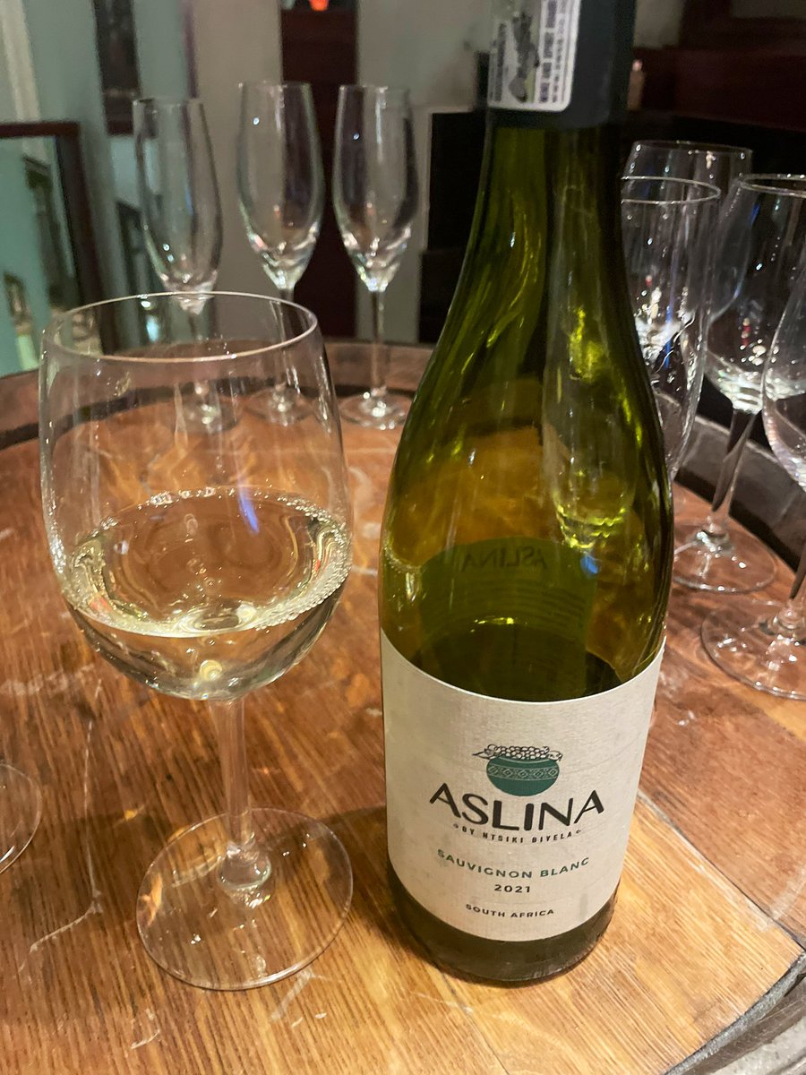 Throughmywinegl's tweet photo. High Vibrational wines only thanks you Ntsiki x @AslinaWines & @OOCapetown Luvo Ntezo ππΎππΎ
#CapeWine2022 #Pyda #Piwosa #wosa #Sauvignonblancsa #CheninblancSA @Wendy23453876 @WOSA_ZA @WOSACanada @WOSA_USA https://t.co/ZQ3WAvnfUw