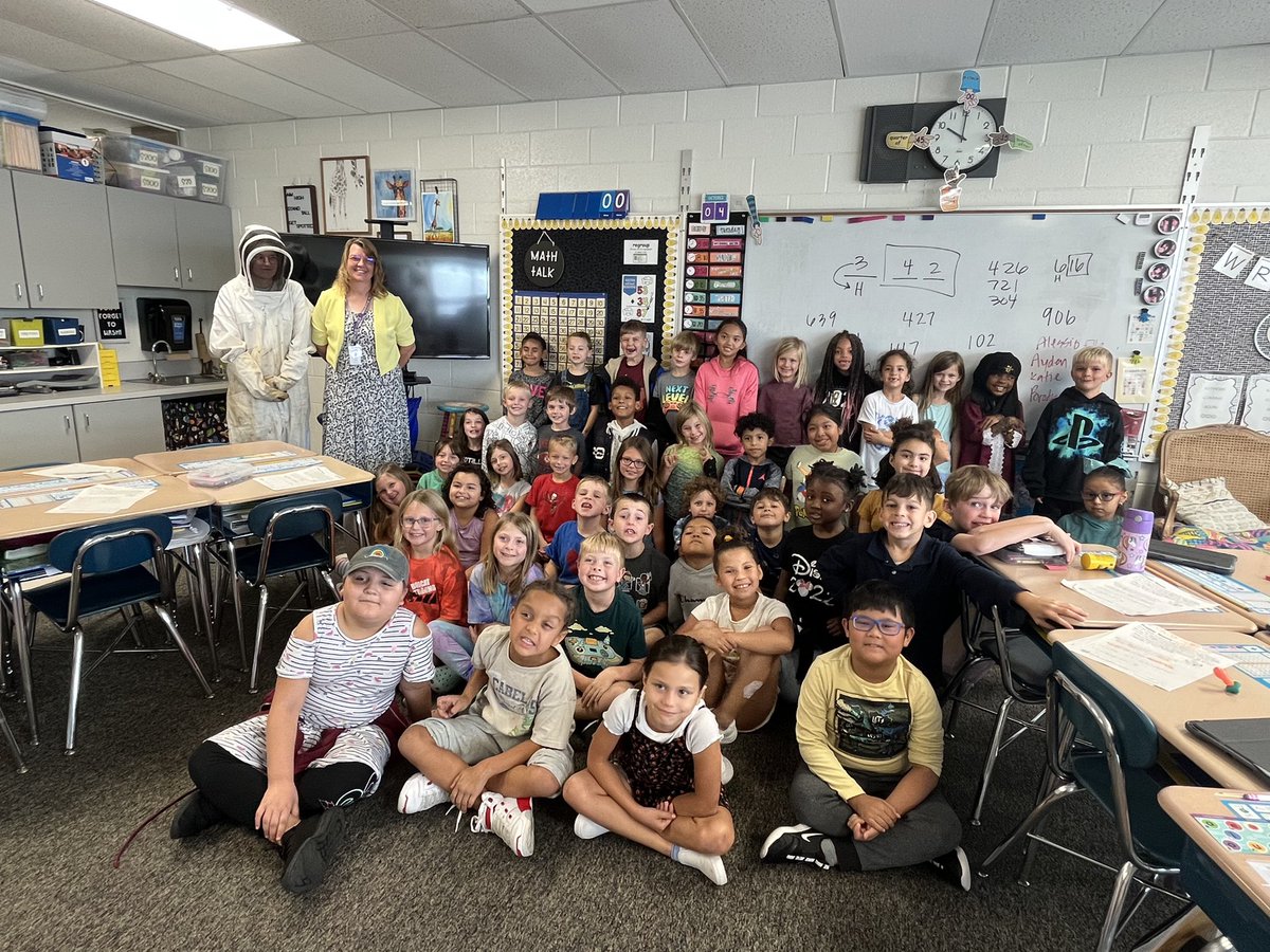 TheFortFalcons's tweet photo. 🗣Oh the power of guest speakers!Think we have any future bee keepers in this bunch? 🐝🍯 Today these 2nd graders expanded their knowledge of pollinators! What an awesome opportunity for these kids to learn from an expert bee keeper! #bpsne #bpsprojectstem https://t.co/hoU8oktFYT
