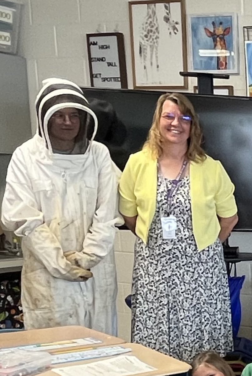 TheFortFalcons's tweet photo. 🗣Oh the power of guest speakers!Think we have any future bee keepers in this bunch? 🐝🍯 Today these 2nd graders expanded their knowledge of pollinators! What an awesome opportunity for these kids to learn from an expert bee keeper! #bpsne #bpsprojectstem https://t.co/hoU8oktFYT
