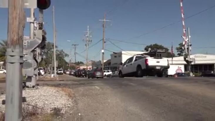 WGNOtv's tweet photo. Cameras installed at Jefferson Parish railroad crossings give commuters a heads up https://t.co/nUB65OlbMG https://t.co/38mCPSylLo