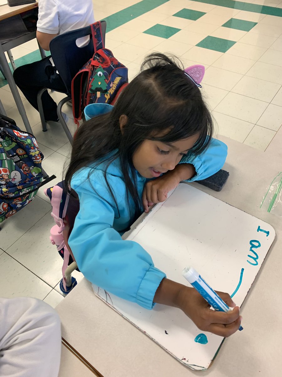 MsHardwickOCSB's tweet photo. We made some words today. Ask your child to spell the words βamβ and βSamβ using the letters in the front of their agenda. They can recycle these letters at home after. Check out our weekly focus book in Hapara called βI am Samβ. #ocsbLanguageArts https://t.co/nsOsjh8YeB