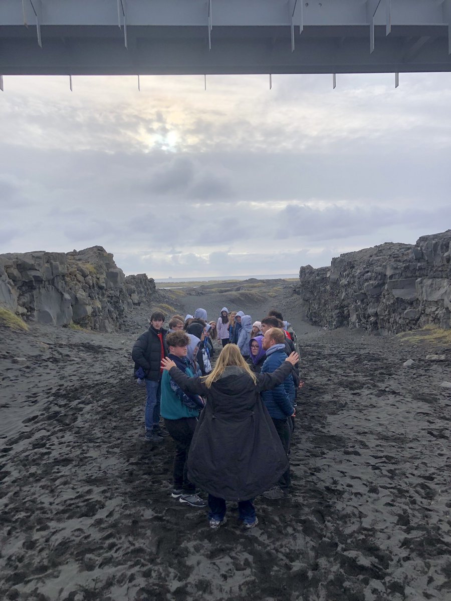 mcb_geoscience's tweet photo. Geology lesson at the bridge between the continents #iceland #geographyfieldtrip https://t.co/mKDW6GbOqS