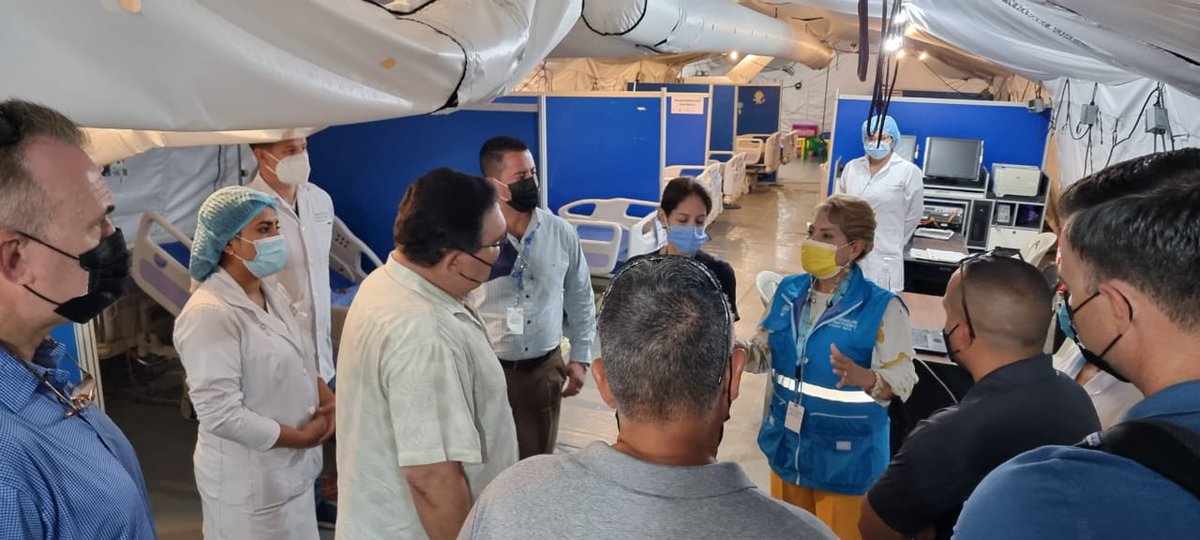 Salud_Ec's tweet photo. Representantes de la @USembassyEC, visitaron las instalaciones del Hospital Móvil No.1 en Pedernales, donde se evidenció la atención de calidad y con calidez de salud hacia la comunidad. https://t.co/xzoqz4sCl5
