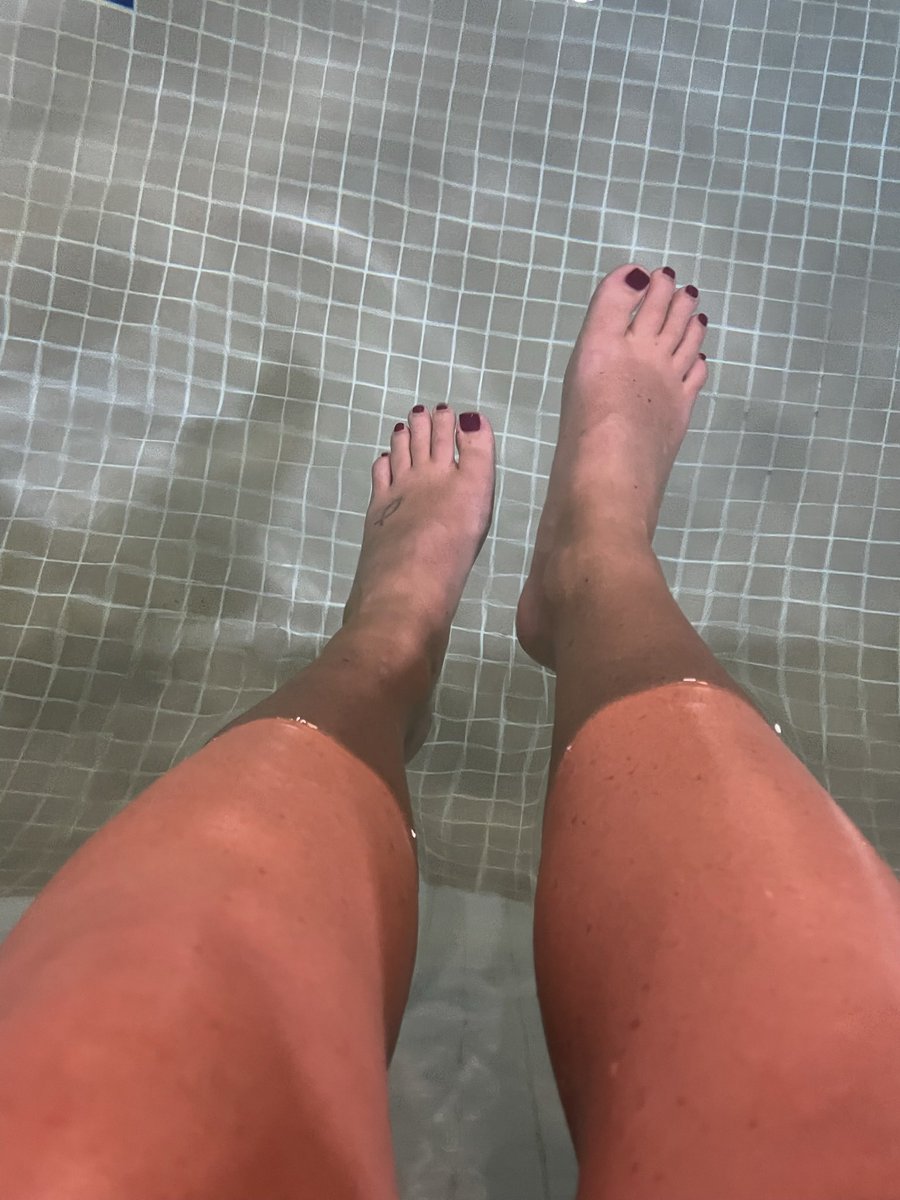 jennyfeetz's tweet photo. #wetfeet https://t.co/wQFY8uSQa6