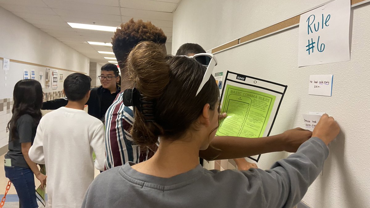 Puentes Yearbook tweet media