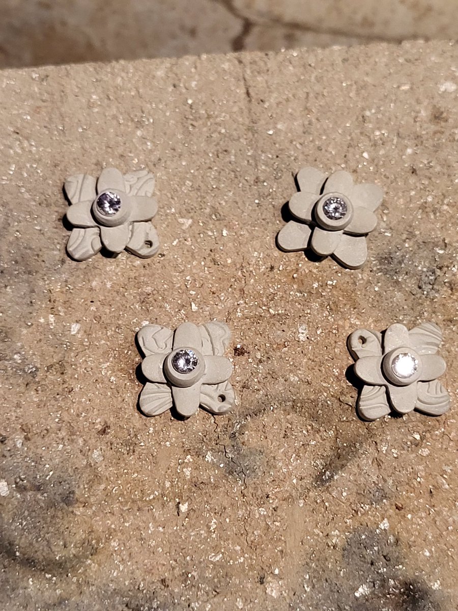StaceyHDesigns's tweet photo. These are ready to be fired. I will post what they look like after I’m done. 

https://t.co/HKQN6c736W

#firing #almostdone #lookinggood #fired #butanetorch #butane #flowers #nature #natureinspired #lilac #lilacflowers #lilacs https://t.co/WxT9MLHFVd