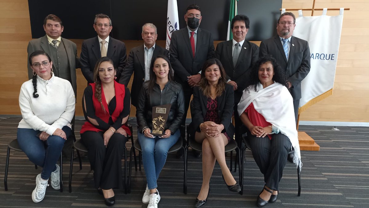ZairaCS2's tweet photo. Gracias @AECHAC3, C. P. Héctor Aguilera por este galardón, me alegra decir que seguiremos fortaleciendo al Estado de México desde el sector empresarial con importantes aliadas y aliados.
Tenemos grandes retos #RumboAl23 y 2024.
#EstamosListas
#Aechac https://t.co/YOIfDxWQFE