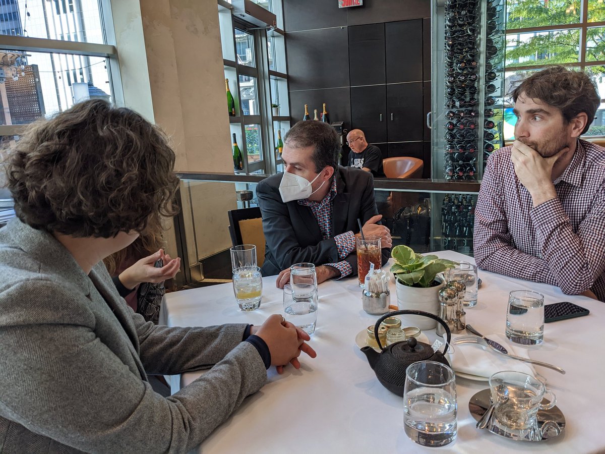 UnionPES's tweet photo. Nous avons le plaisir de confirmer le soutien de @JeanneBarsegh, Maire écologiste de Strasbourg, de passage à Montréal. @nathaliepedropm  et @bolkolordon, candidats @EELV ont pu échanger sur les enjeux de transition écologique &amp; de démocratie 💚 ✊🏼 Le 22 octobre, votez #UnionPES https://t.co/BNc8pIWA2l