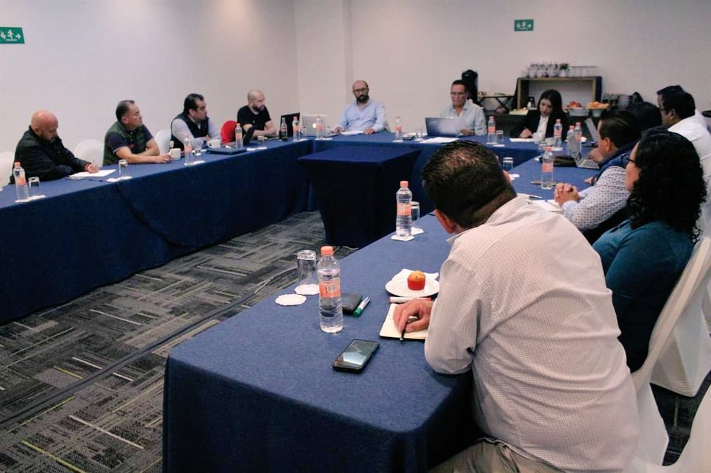 femextkdoficial's tweet photo. El presidente de la #FMTKD, Raymundo González, realiza una una reunión con su consejo técnico para tratar diversos temas en las distintas áreas de #Taekwondo https://t.co/zYiDNABwaA