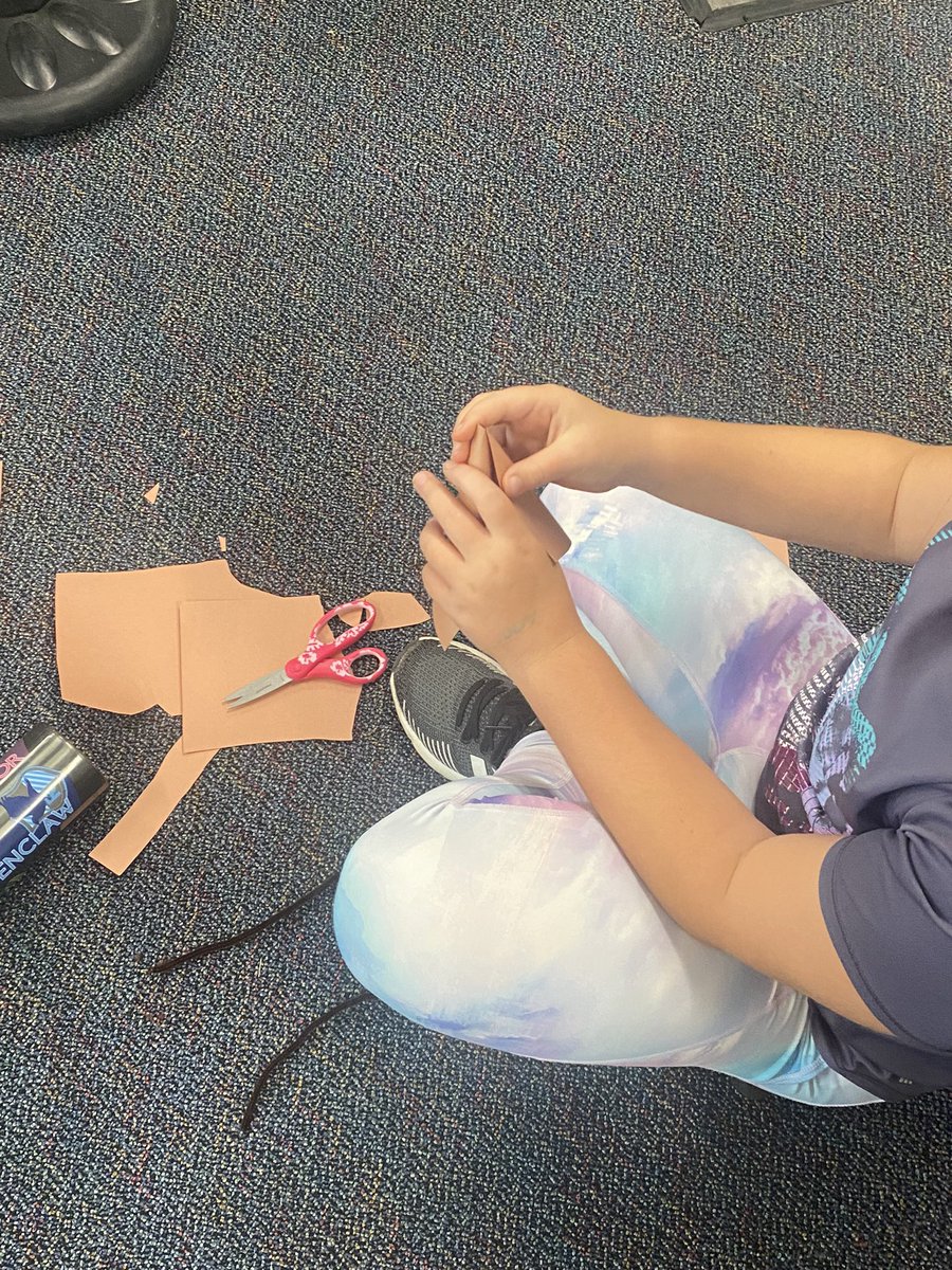 #dolsendolphins are being so creative with their social studies dioramas. Love the persistence and flexible thinking!