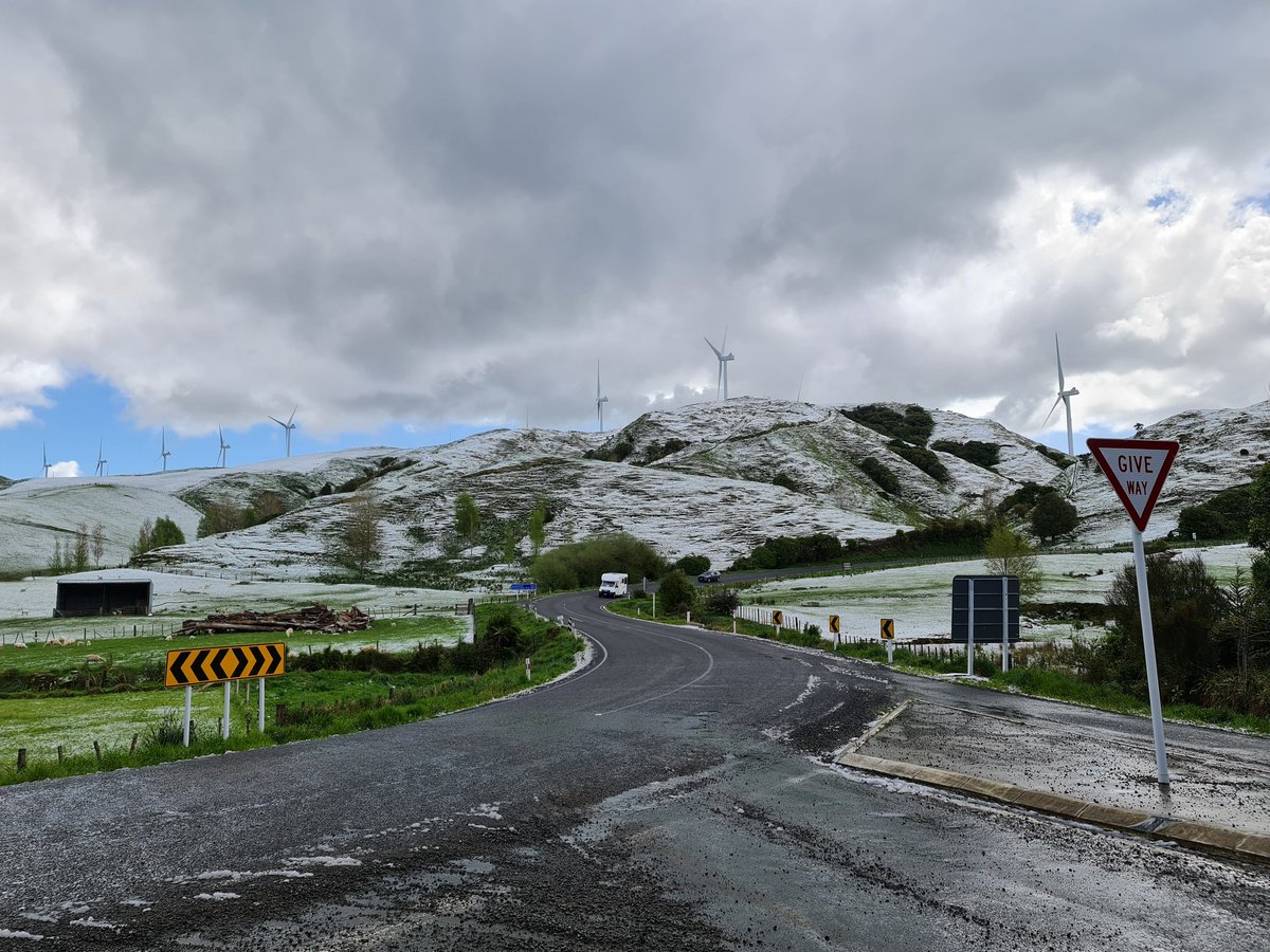 JasonWr39673944's tweet photo. Pahiatua Track Wind farm at 1400 6th Oct https://t.co/uJQn8XaNZ4