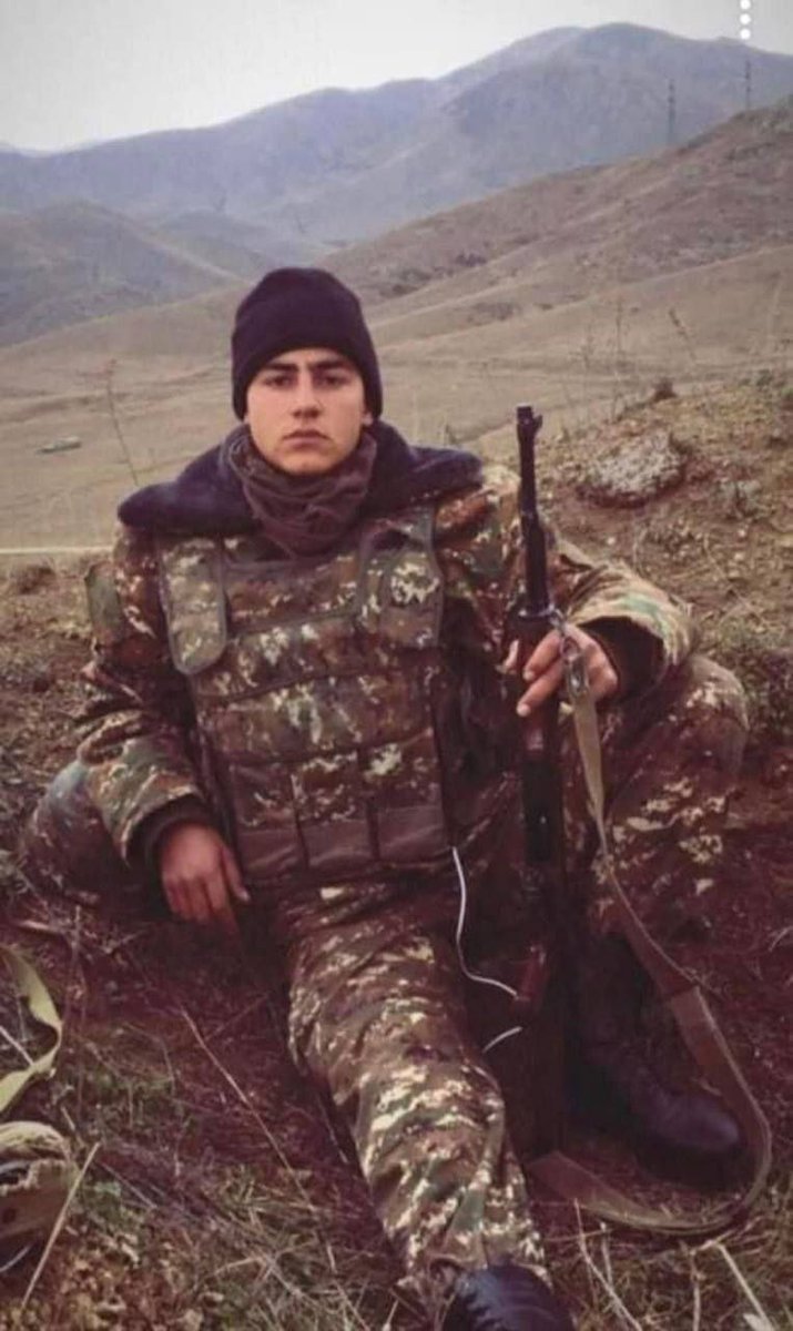 ImperioArmenia's tweet photo. 🇦🇲🕯 Tigran Babikyan, de 19 años, se inmoló con una granada en las posiciones de Jermuk, llevándose consigo un grupo de soldados azerbaiyanos.
 
Tigran nació en 2003 en el pueblo de Karpi, región de Aragatsotn. https://t.co/nfuGnhnlot