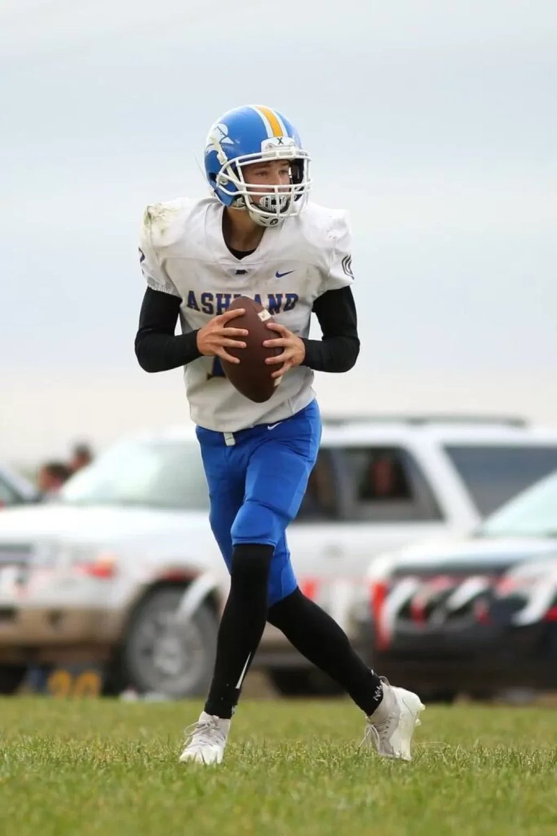 sportsinkansas's tweet photo. American Implement @AmericanImp Western Kansas Team of the Week: Ashland’s Ben Fox built his own house – and constructed the No. 2 ranked team in six-man - @cnichollHays take a look: https://t.co/5pS54Asm3C https://t.co/V48N5X9f1m