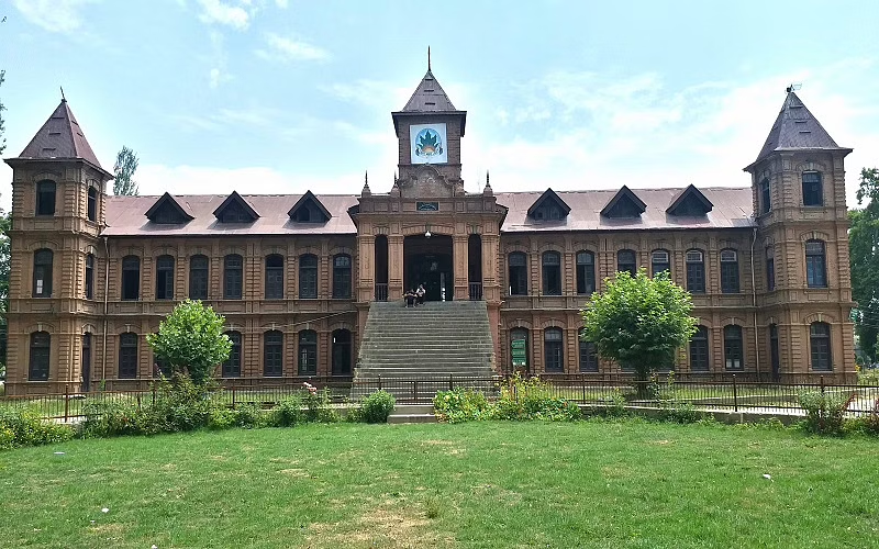 RadioChinar's tweet photo. "09 new medical colleges &amp; 15 nursing colleges
AIIMS, NEET, BSc Nursing College, 02 cancer institutes, New medical colleges &amp; two cluster universities have been built in J&amp;K
Expressway from Nangal to Uri at the cost of Rs 850 crore"
#Kashmir 
@ANI 
@danishnaseer414 
@TheSkandar https://t.co/xkkfaWjKZ9