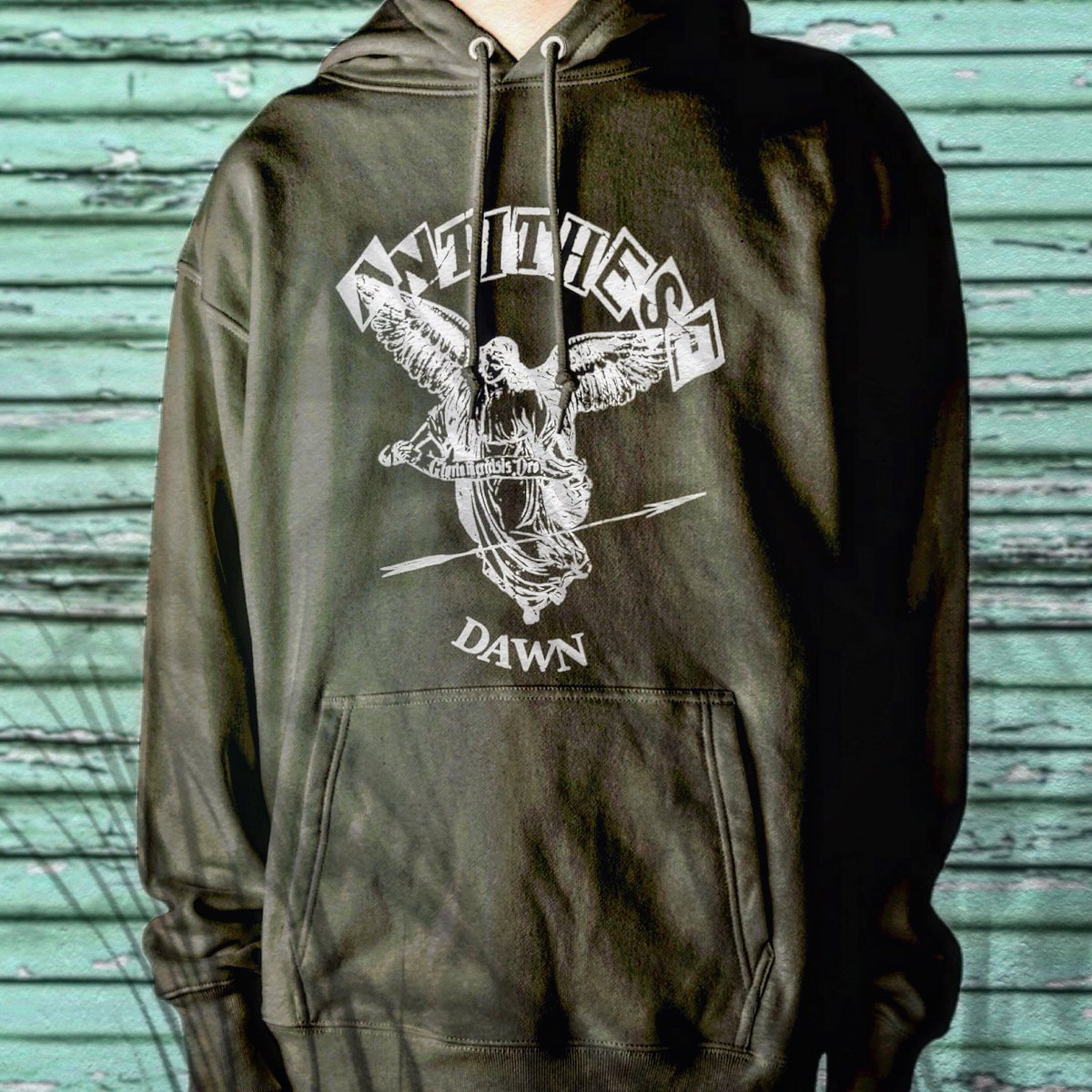 ANTITHE16141170's tweet photo. ヴィンテージ感を施したプリントの新作スウェットです。

ユニセックス　¥4,171〜

◼️ショップはこちら😃
https://t.co/anFHUov1gn

#スウェットコーデ #メンズファッション #セントマイケル #パーカー #古着 https://t.co/MDBTUxjfdS