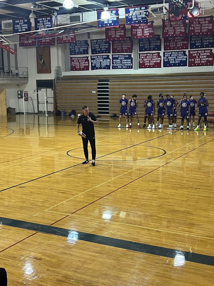 Thank you to MBCA Board Member, Blake Little, for giving back to the game by also leading the GKCBCA. Great clinic tonight!