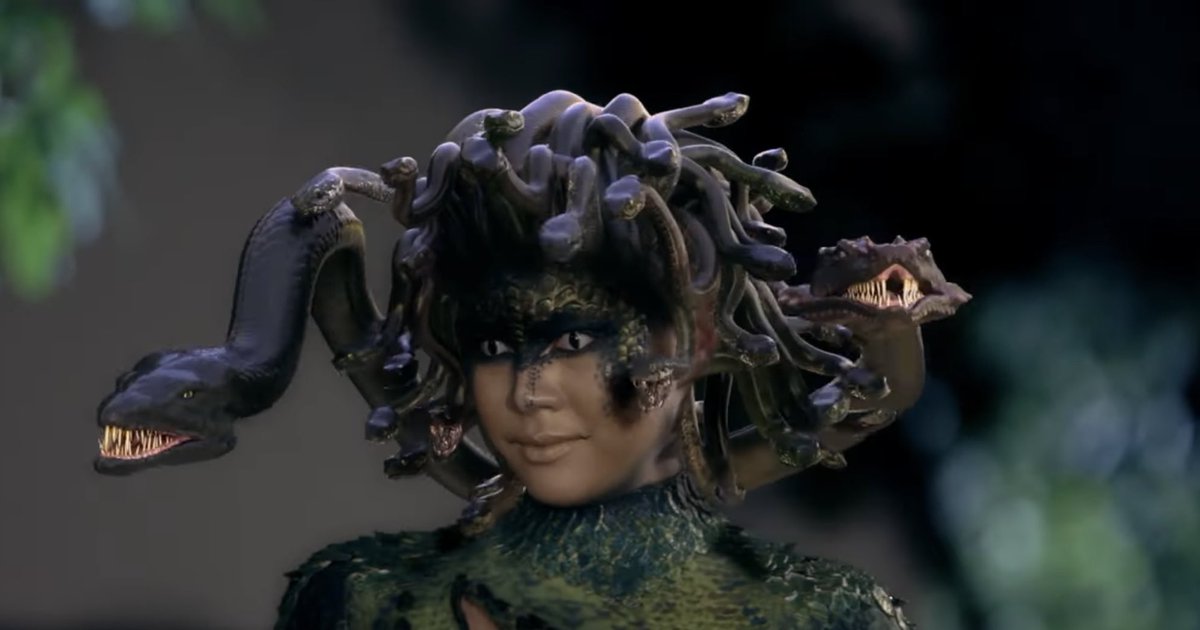 theDarnaWiki's tweet photo. We get another good look at #Valentina’s “pets”, one horned and one not. #darna #DarnaFrameUp https://t.co/JD4Y6blFBY