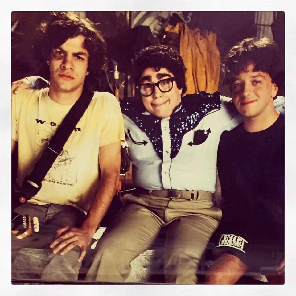 cabemallo's tweet image. De todas las películas de la factoría SNL es la más no canónica  y la más incómoda de ver hoy... Para mejor, aparecen los Ween y Pat toca la tuba! #FrameFatale @sancalori @AxelKuschevatzk