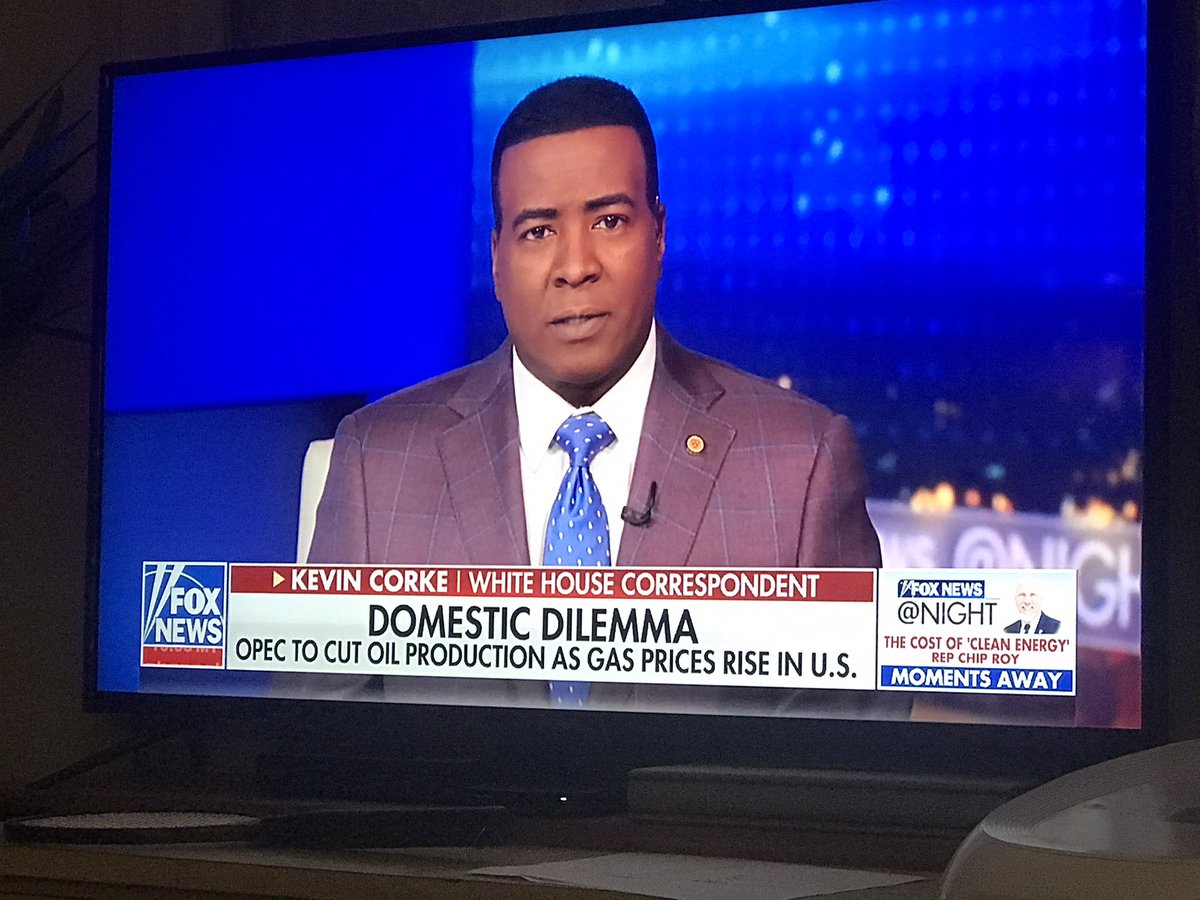 So glad I wasn’t working tonight and got to see <a href="/kevincorke/">Kevin Corke</a> report on gas prices. Here in Oregon prices are crazy⬆️⬆️⬆️ On a side note Mr.Corke looking mighty dapper as usual😉
<a href="/foxnewsnight/">Fox News @ Night</a>