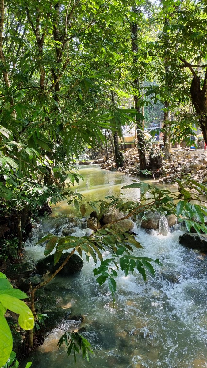 iwanqais's tweet photo. MoonKissed By the River, Hulu Langat, Selangor, https://t.co/gZsnAb10Wo