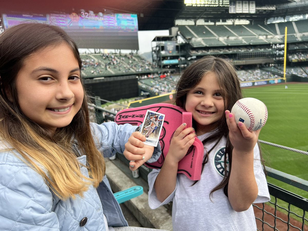 ChrisJLoper's tweet photo. Thank you @Taytram24……..you made these girls day.  So awesome you threw the ball up here.  @than_el_hombre https://t.co/pP6cckWVPm