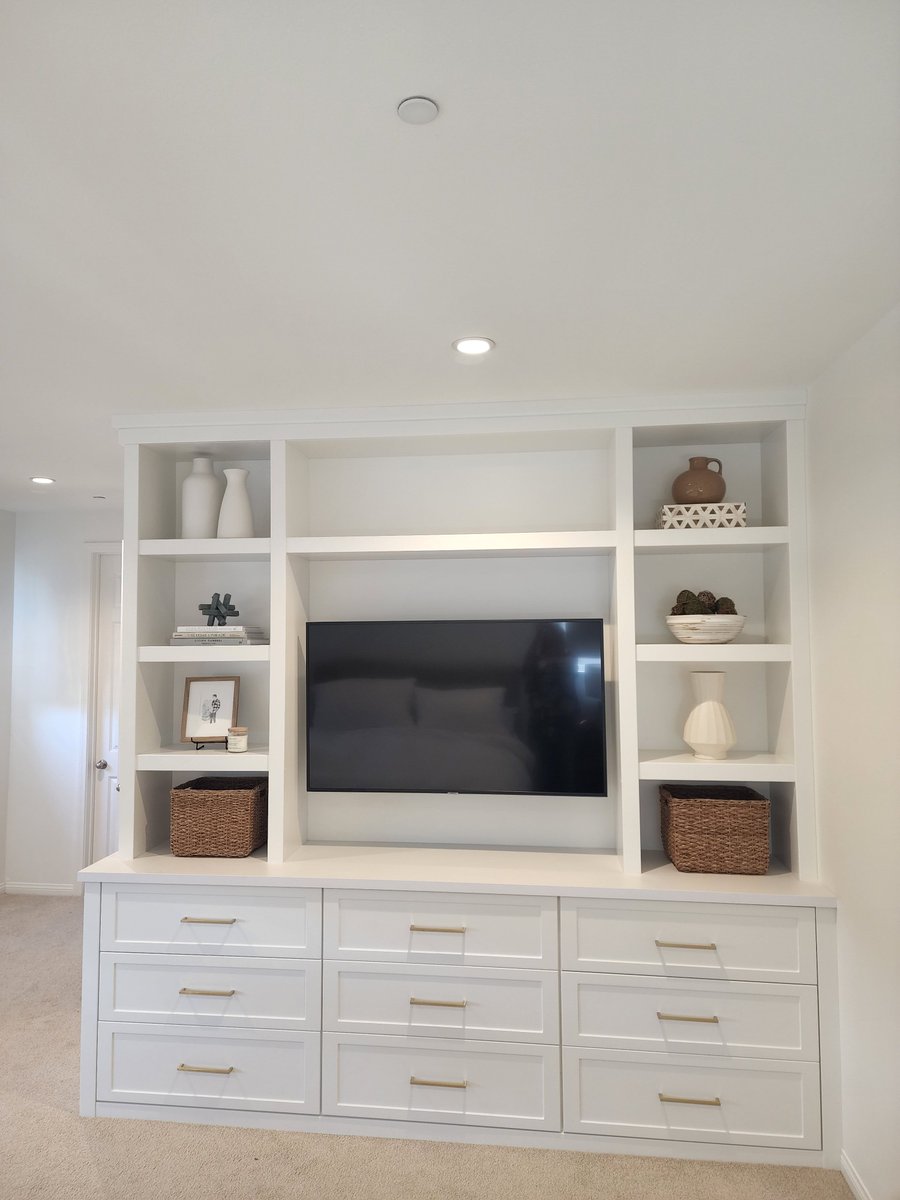 CabinetsP's tweet photo. Our goal is to beautifully transform your space into a stunning part of your home that you enjoy using every single day.
#howtohome #familyroomdesign #customcabinets #customstorage #cabinetsplusoc #orangecounty #irvine #entertainmentcenter #livingroomdesign #whitecabinets #i ... https://t.co/IHHNAjOlWN