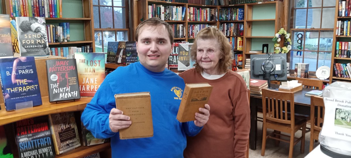 JacobBlanck2000's tweet photo. That's me and a librarian at Broad Brook Library. I returned five library books including these two shown in this pic.๐ #finefree #librarylife #LibrariesAreForEveryone #LibrariesAreEssential #librarypatron #broadbrookct #eastwindsorct #ctlibrary #ctlibraries #connecticutlibrary https://t.co/9zyXaAwwyC