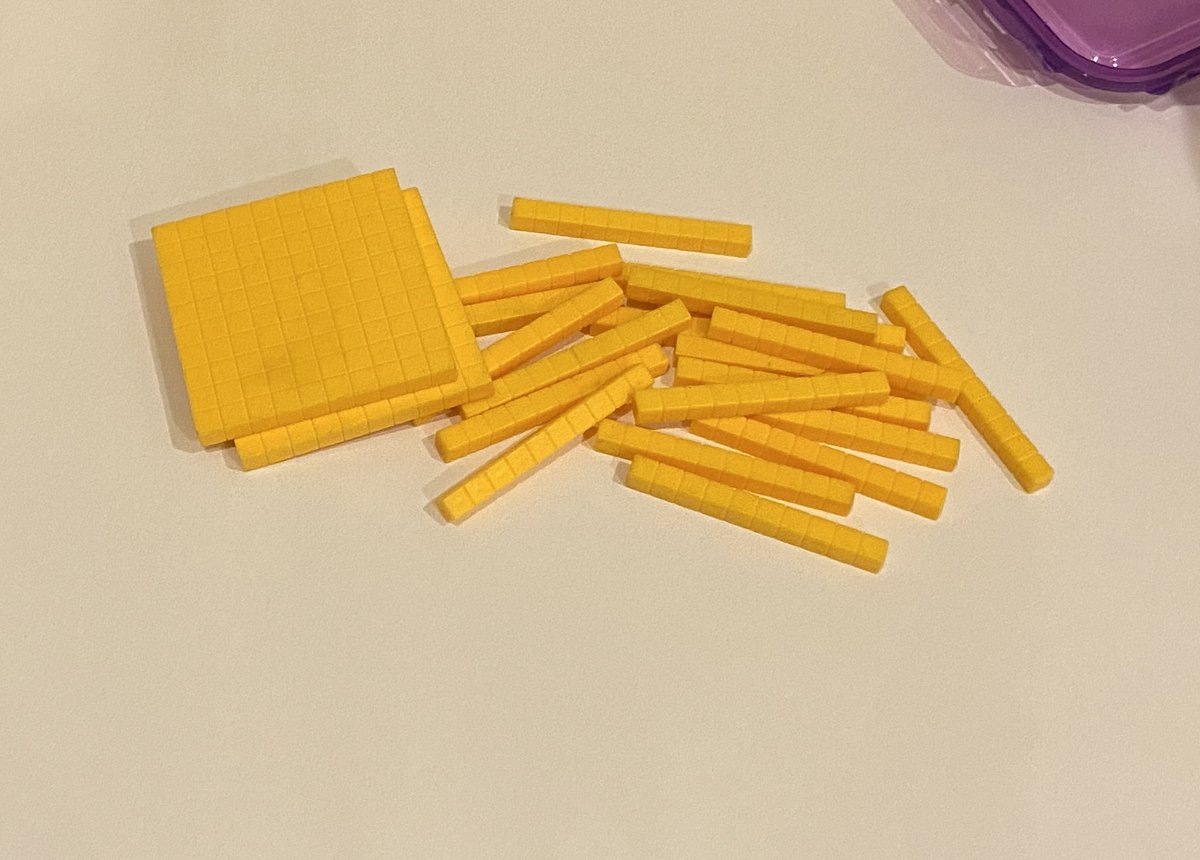 RawdingMolly's tweet photo. #ChoralCounting today with some incredible 3rd graders... started off with this "What do you see?" and then we used base-10 blocks to count from 200 to 400. #MathJoy https://t.co/9Us9cuXNJj