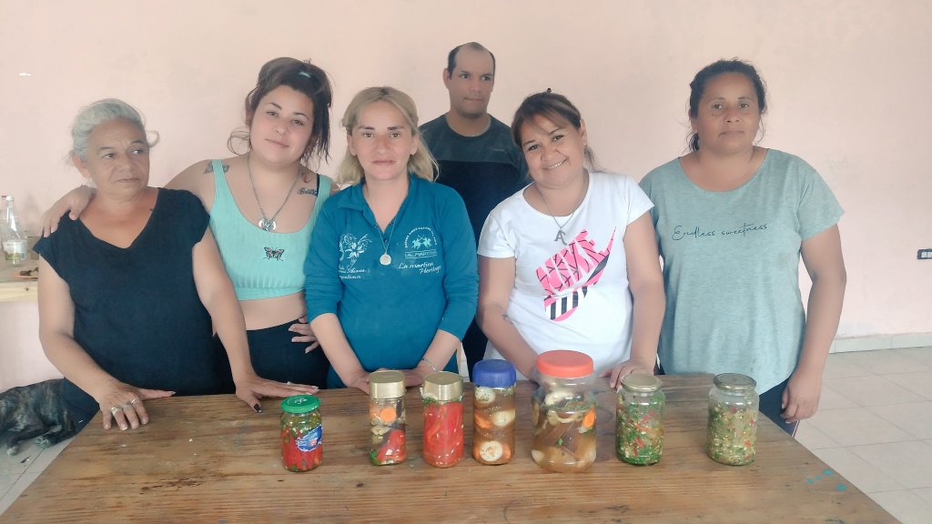 cecili082's tweet photo. El taller de "elaboración de alimentos" es un espacio de capacitación, en el cual se brindan herramientas que permitan generar oportunidades de trabajo. B° Juan XXIII. Equipo de articulación y fortalecimiento comunit.(Secret. de políticas integrales sobre adicciones) https://t.co/9aSn1xxBI4