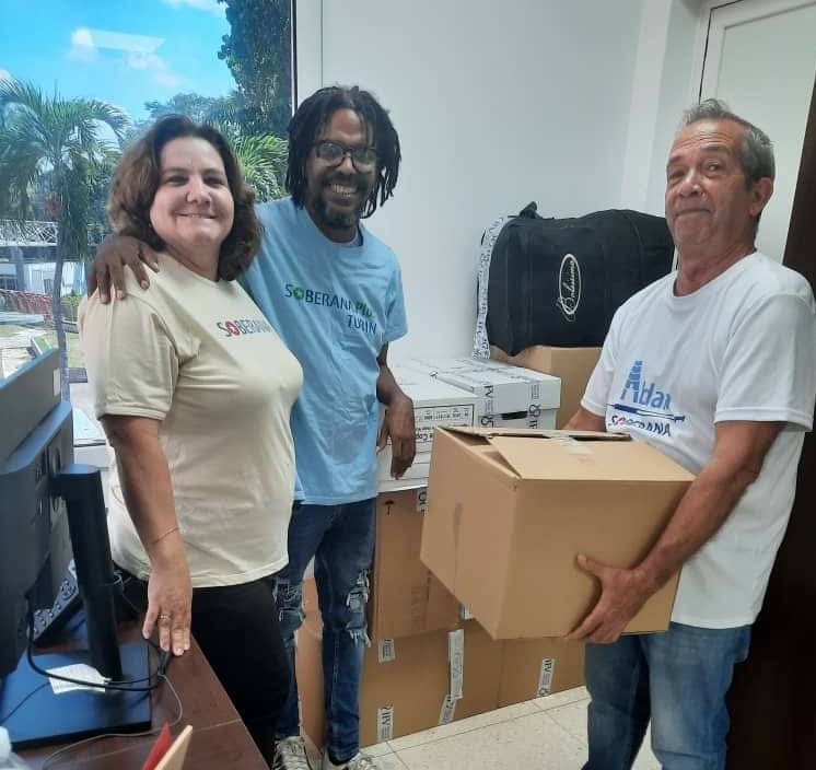 FinlayInstituto's tweet photo. #FuerzaCuba
El Instituto Finlay de Vacunas se va este sábado a Puerto Esperanza #PinarDelRio. 
Se está conformando una caravana de amor con el Proyecto a Cuba hay que quererla!!
Nos llevamos a @DagmarGarciaCub y a una representación de trabajadores del Instituto.
🇨🇺♥️ https://t.co/lylQHWCDXu