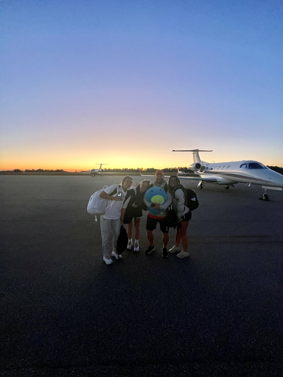 AuburnSoccer's tweet photo. Sunset Cruisin’ ✈️🌅

#WarEagle https://t.co/B7inHtorAk