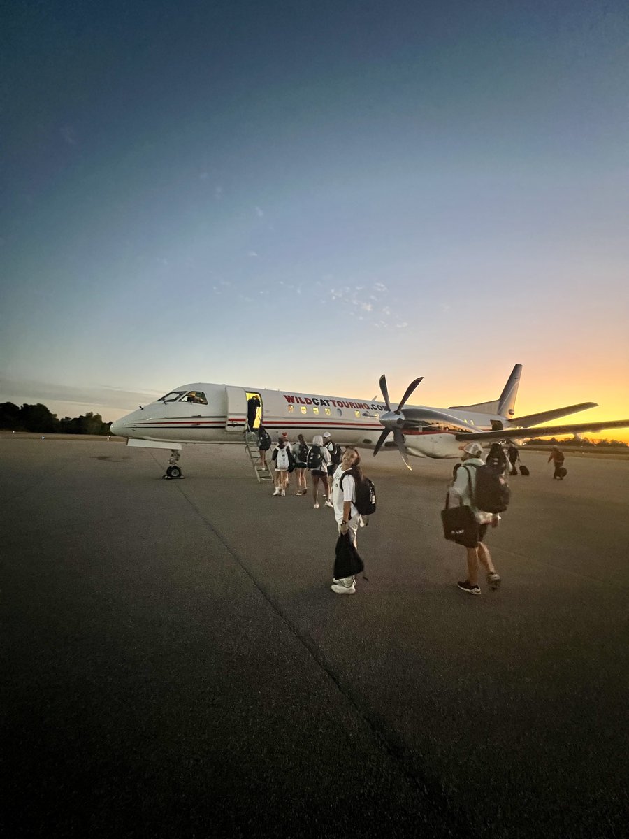 AuburnSoccer's tweet photo. Sunset Cruisin’ ✈️🌅

#WarEagle https://t.co/B7inHtorAk