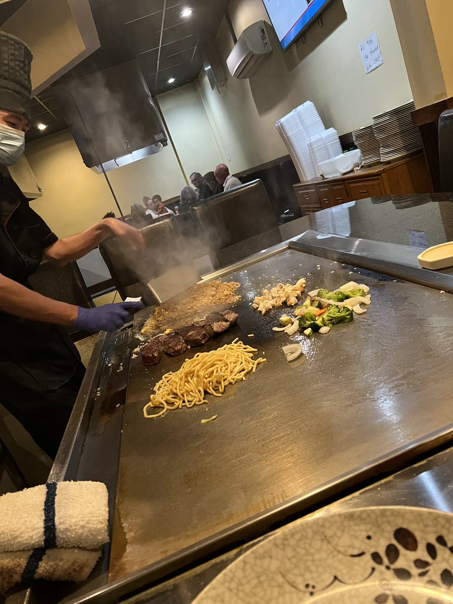 JAdamGilman's tweet photo. 10th Wedding Anniversary Dinner with the Lover! #Anniversary #WasabiSteakHouse #Sushi #BostonRoll #Foodie https://t.co/Ne347GC9Tv