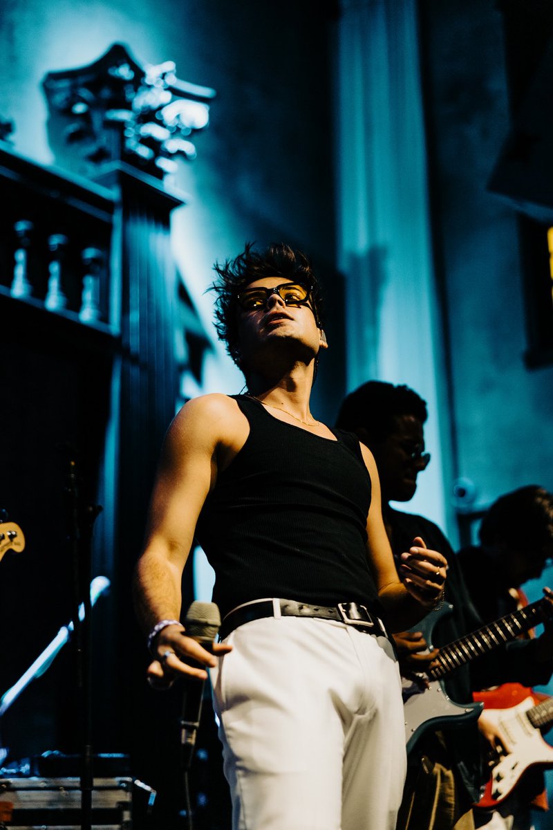 free arlo tweet media