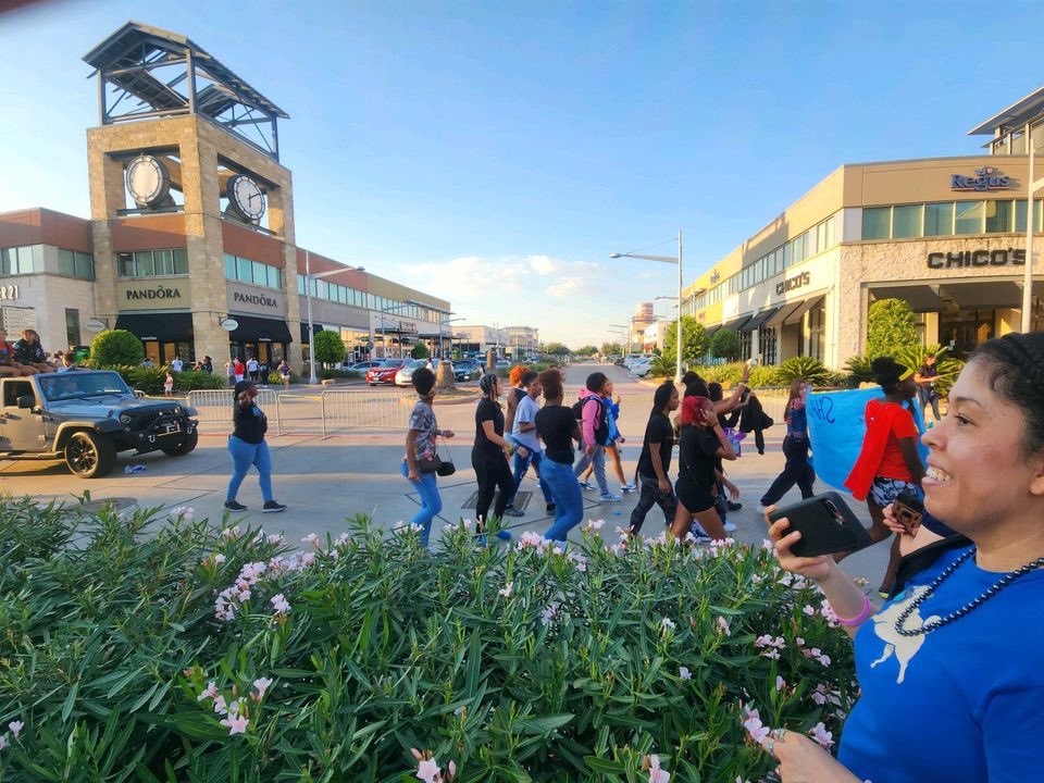 Let the PARADE begin … 🏀🦈💕