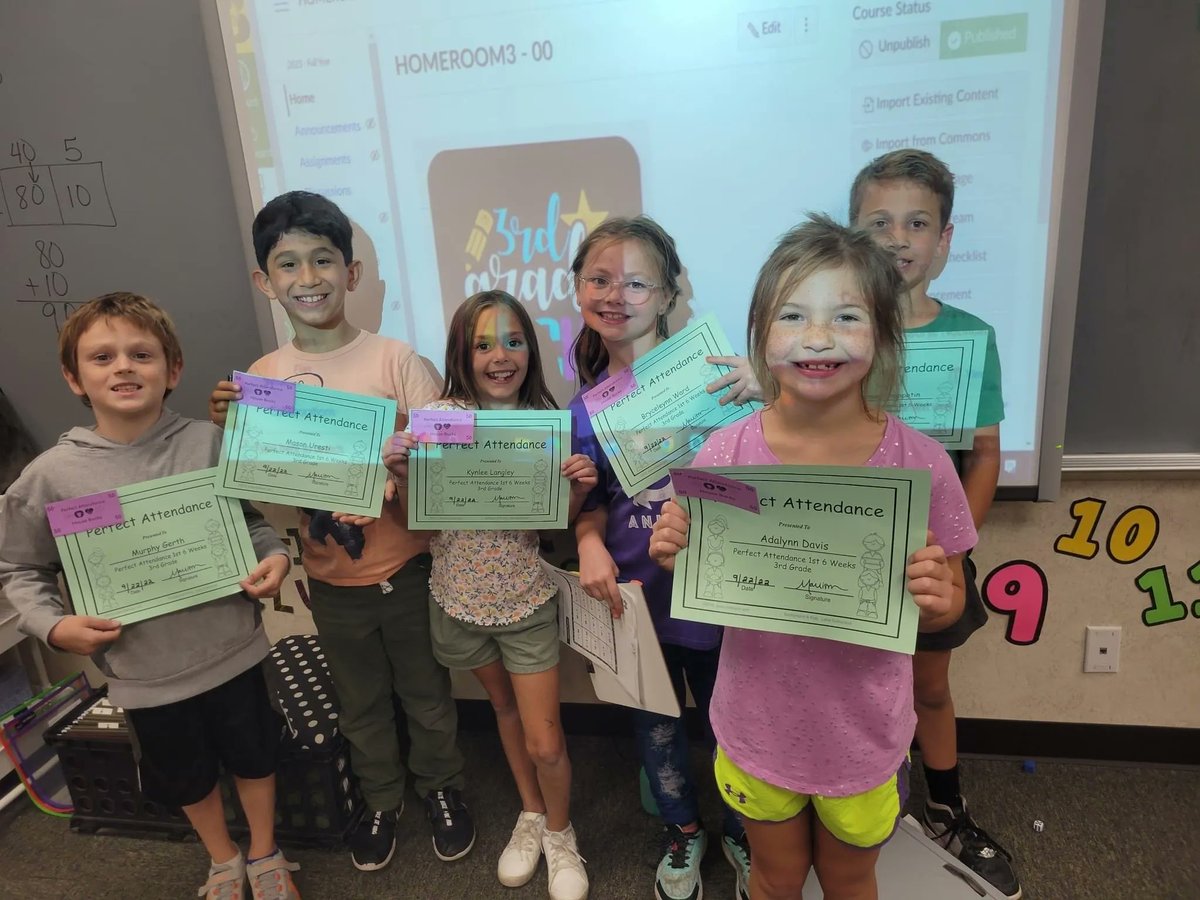 👏🏼 Thank you, @MHarrison_edu and @BoydJackets Elem Team, for incentivizing and celebrating the participation of our Yellowjackets!

🧀 Lots of smiles in these pics!