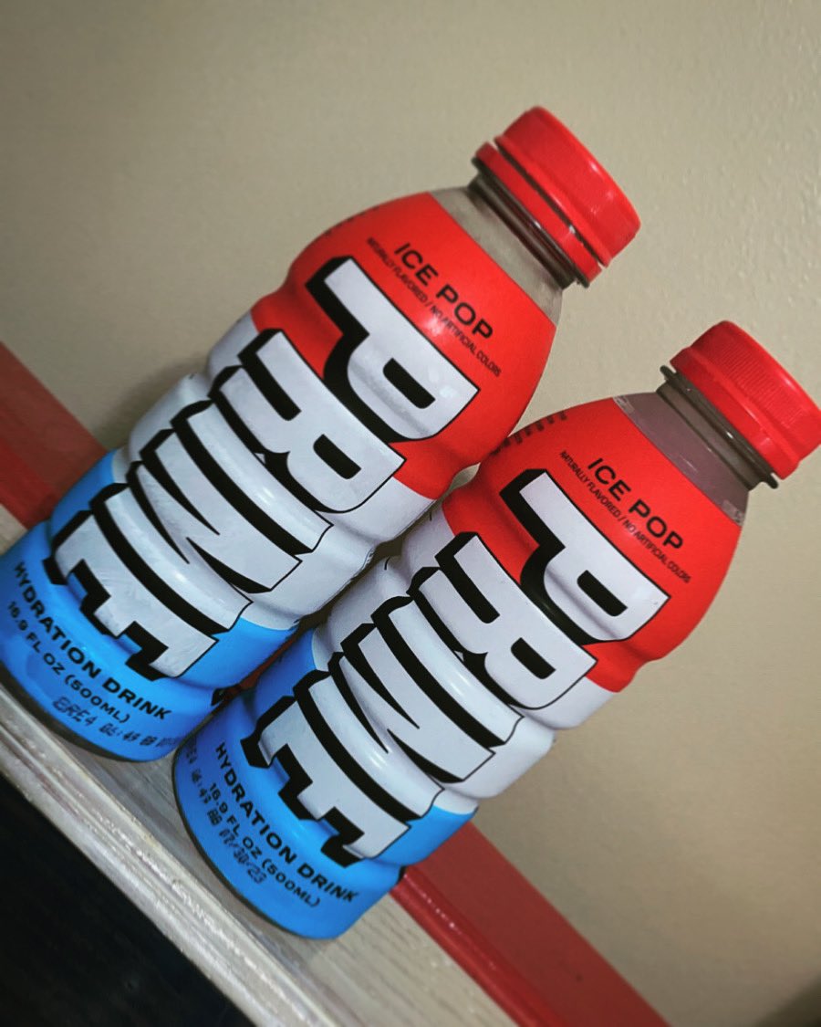 OWolffman's tweet photo. Two Bottles Of Prime 

I would 100% recommend it to everyone 

#prime #loganpaul #jakepaul #drinks #hydration #naturallyflavored #icepop #photooftheday #rochesterny #rochesterphotography #rochesterphotographer #red #white #blue #impaulsive #impaulsivepodcast @LoganPaul @jakepaul https://t.co/HEZBbEkvpF