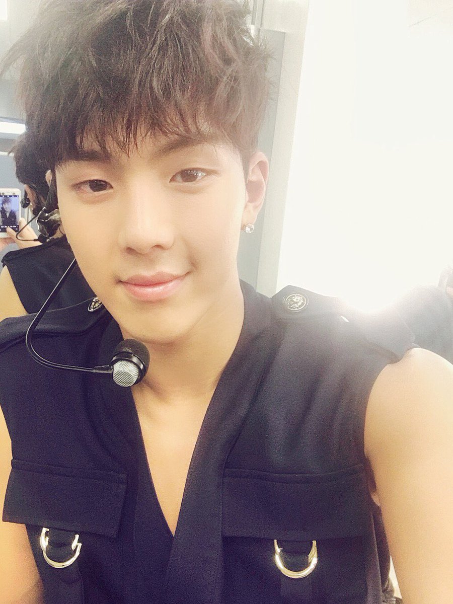himshownu's tweet photo. [#SHOWNU] Gracias por hoy~ https://t.co/1LlPAee625