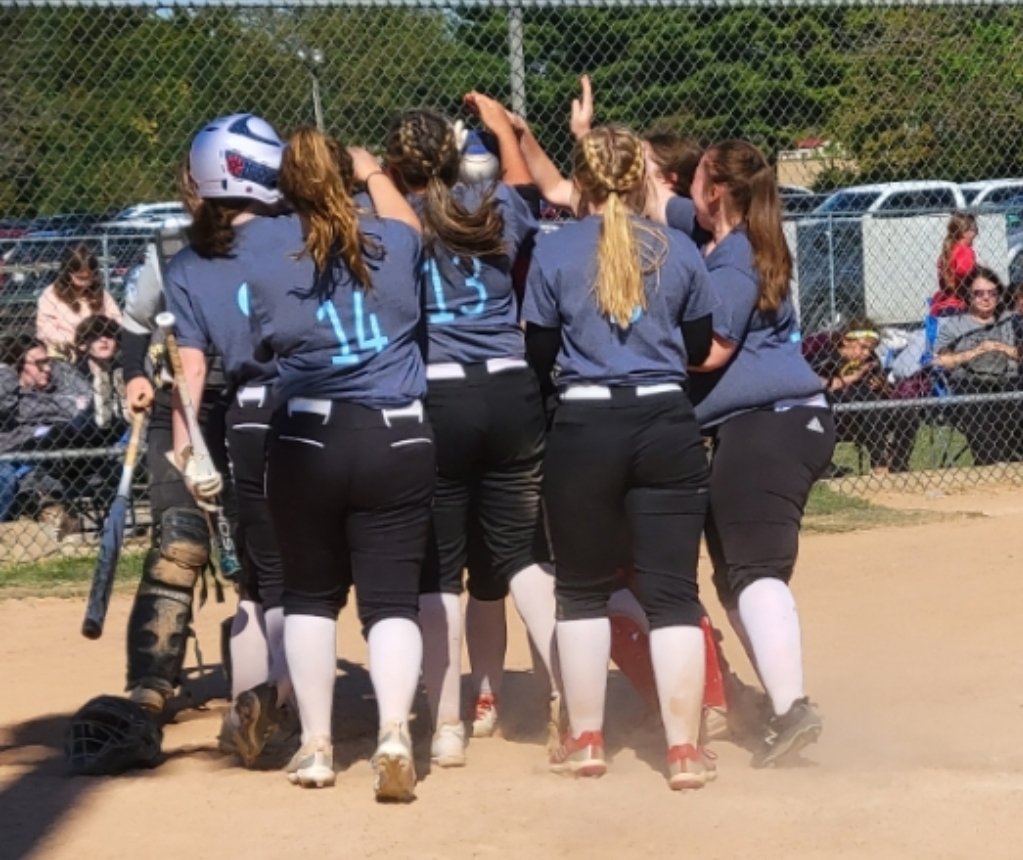 KnightKnationMW's tweet photo. Knights Knation 16u Midwest Softball-Schott went 4-1 taking home 2nd Place! Jaelyn Holbrook batted .929 for the tournament! Lexie Ramey &amp; Katie Schott hit home runs! Bailey Owens notched 2 Wins, with Jaelyn Holbrook and Xandria Cable getting a Win! @kksoftball4L @knightknation4L https://t.co/8ZYOifBCo5