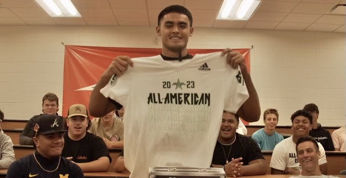 Lehi (Utah) Skyridge four-star edge rusher Tausili Akana discusses the honor of receiving his @AABonNBC jersey and dishes on the latest in his recruitment: 247sports.com/Article/2023-A…