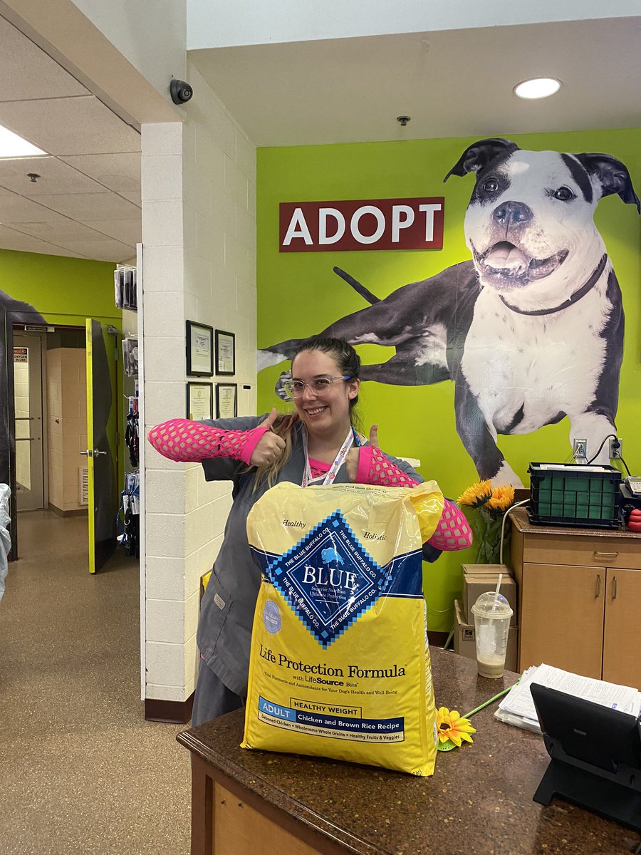 whidspin's tweet photo. I purchased the wrong bag of food for Jack and asked how to return. @Chewy gave me a full refund and requested I donate the food to a local shelter. #chsanimalsociety was happy to receive the extra bag of food, as they are over capacity in the wake of Ian - Thanks @Chewy !!! https://t.co/OiRqgCwNlf