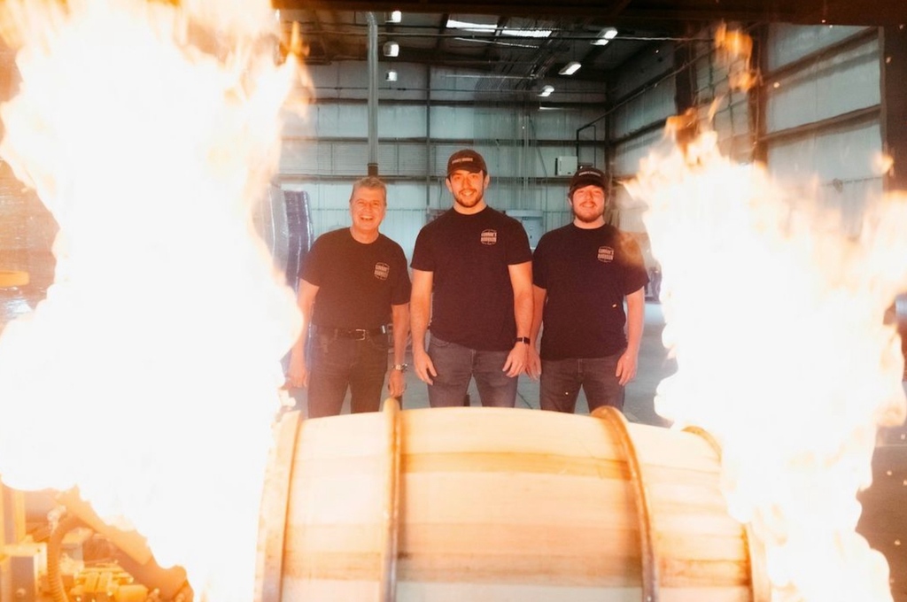 whiskeywinewild's tweet photo. Talk about a smoke show! 🔥🔥🔥 @gunnarsbourbon specializes in wheated bourbon, the flavor profile has notes of vanilla and caramel followed by a  mellow and smooth finish that we think you will find find quite appealing. 👌🥃 For tickets 👉 https://t.co/A8p28ikwXc https://t.co/OARC896gkA