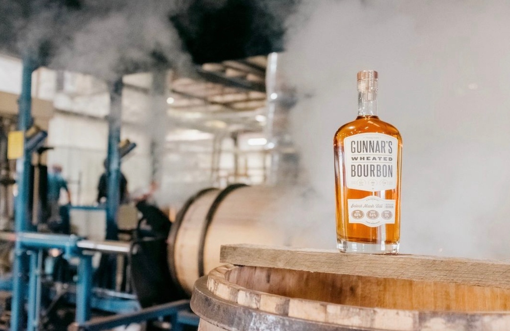 whiskeywinewild's tweet photo. Talk about a smoke show! 🔥🔥🔥 @gunnarsbourbon specializes in wheated bourbon, the flavor profile has notes of vanilla and caramel followed by a  mellow and smooth finish that we think you will find find quite appealing. 👌🥃 For tickets 👉 https://t.co/A8p28ikwXc https://t.co/OARC896gkA