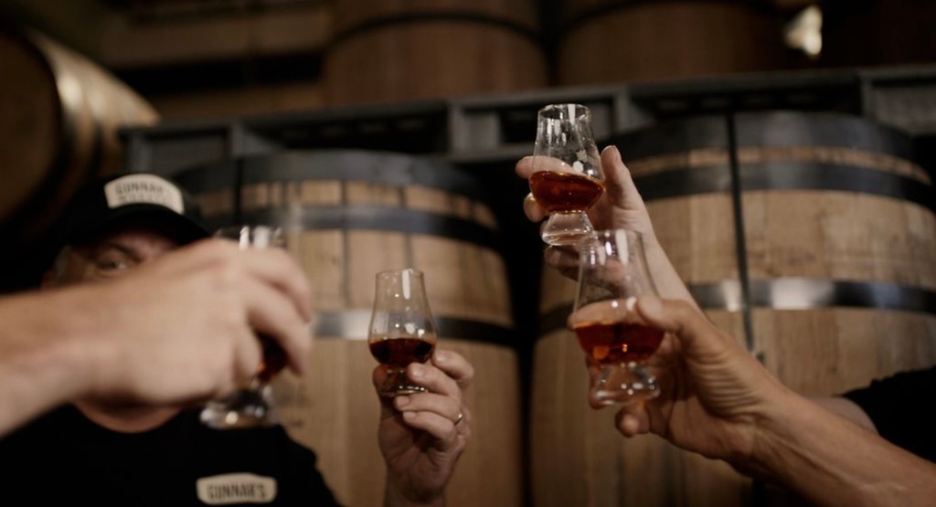 whiskeywinewild's tweet photo. Talk about a smoke show! 🔥🔥🔥 @gunnarsbourbon specializes in wheated bourbon, the flavor profile has notes of vanilla and caramel followed by a  mellow and smooth finish that we think you will find find quite appealing. 👌🥃 For tickets 👉 https://t.co/A8p28ikwXc https://t.co/OARC896gkA