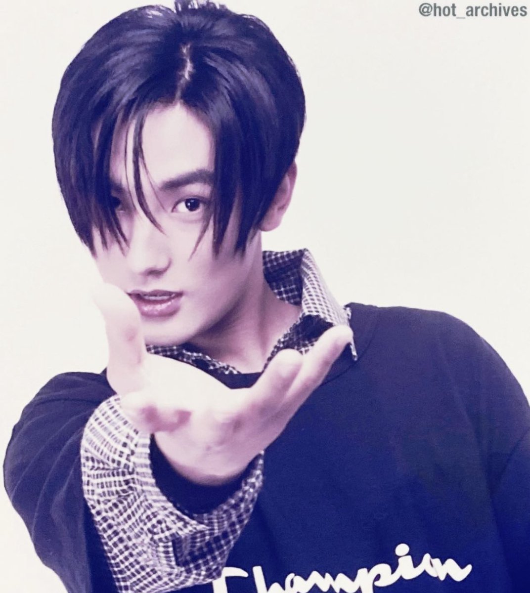 Taesajas's tweet photo. THIS PHOTOSHOOT BUT ITS A DIFFERENT PHOTO HELPPPP https://t.co/01uWG9Cafz